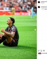 德甲首秀破门，宽萨社媒晒照致敬若塔：进球献给你，20号❤️